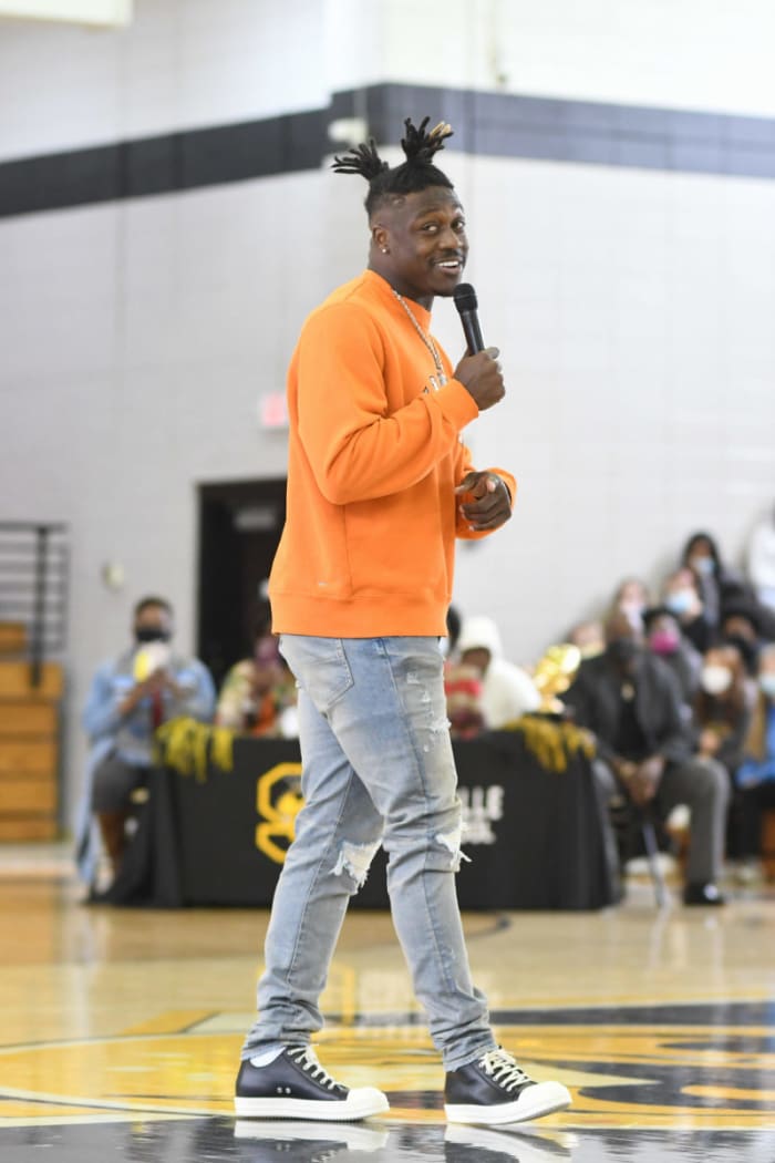 aj-brown-starkville-tennessee-titans00008